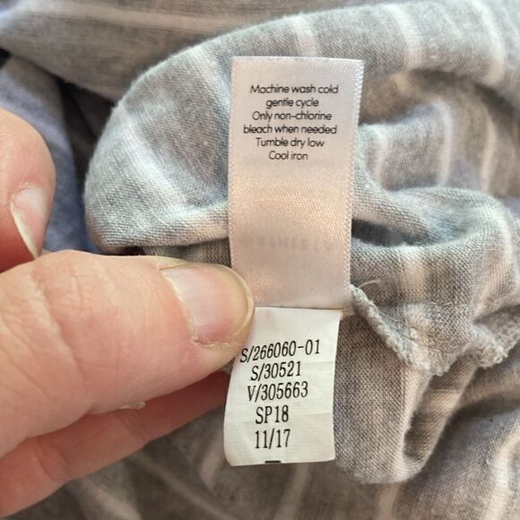 Athleta Light Gray & White Striped Threadlight Layering Top Size Medium - Picture 9 of 9